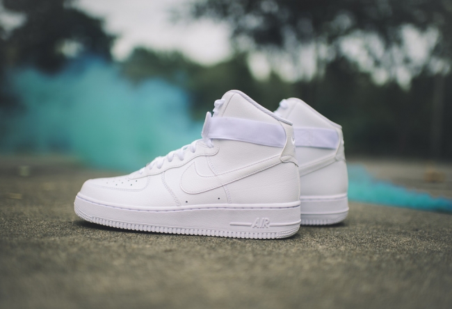 AF1,Air Force 1,Air Force 1 Hi AF1 经典依旧，Nike Air Force 1 High ’07 纯白实物近赏