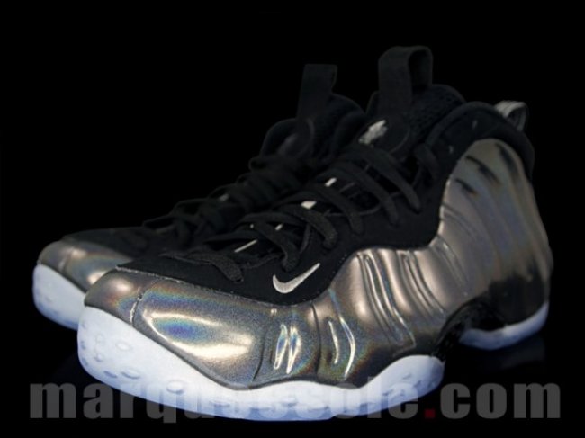 314996-900,Foamposite One,Foam 314996-900全息喷Quai 54 Nike Air Foamposite One “Hologram” 11 月底发售