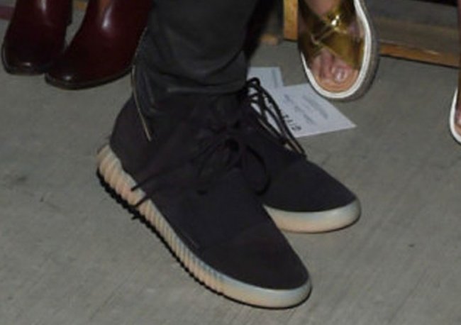 adidas Yeezy 750 Boost  Kanye West 亲着曝光 adidas Yeezy 750 Boost 黑色版本