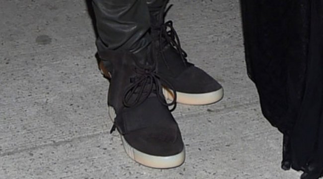 adidas Yeezy 750 Boost  Kanye West 亲着曝光 adidas Yeezy 750 Boost 黑色版本