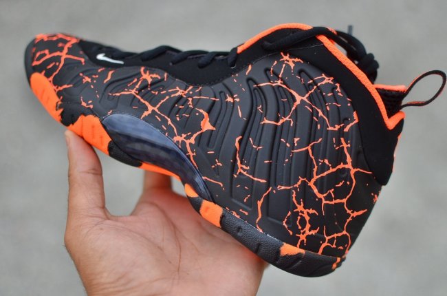 644700-010,Little Posite One 644700-010 小朋友专属，Nike Little Posite One “Magma” 新色亮相