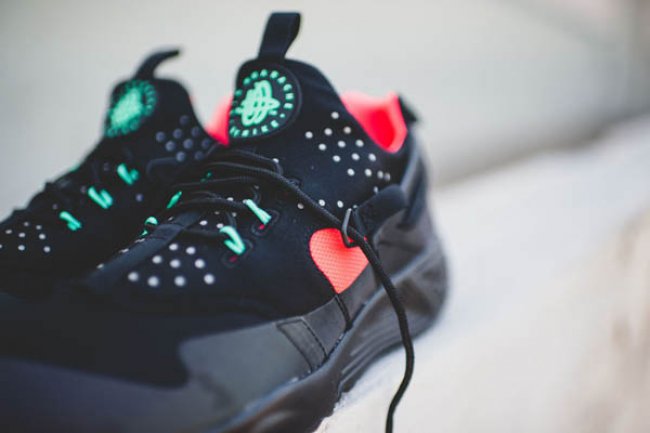 Air Huarache Utility  Nike Air Huarache Utility PRM “Crimson” 新色登场