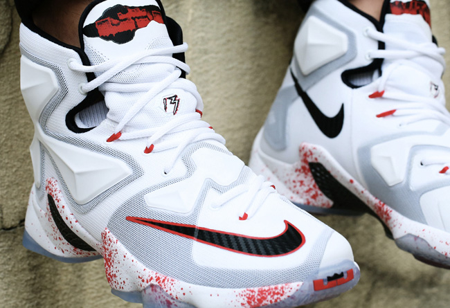 807219-106,LBJ13,LeBron 13 807219-106LBJ13 LeBron 13 “Friday the 13th” 实物上脚