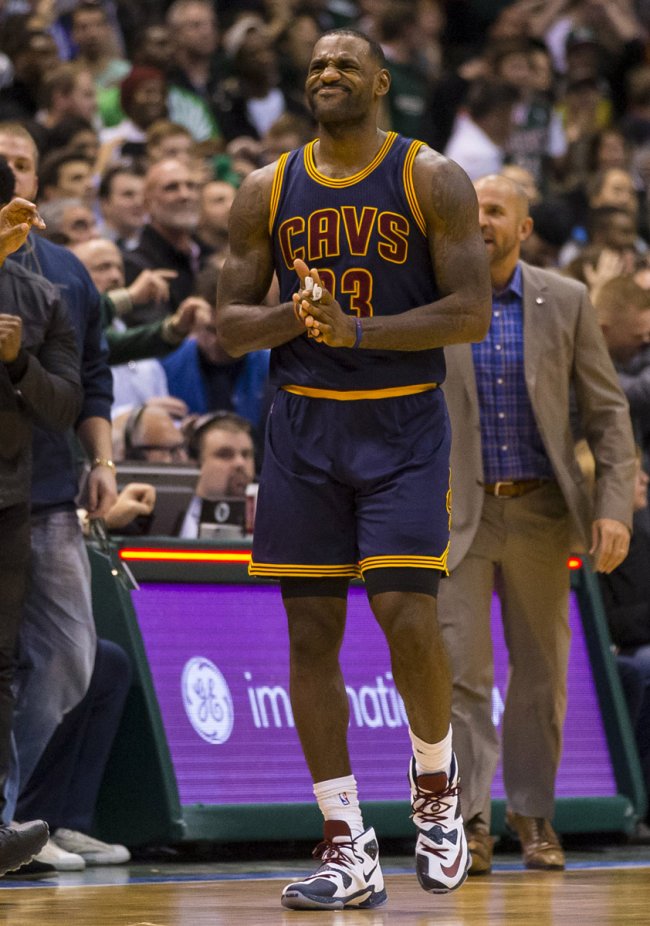 詹姆斯上脚lebron13pe白海军蓝新色