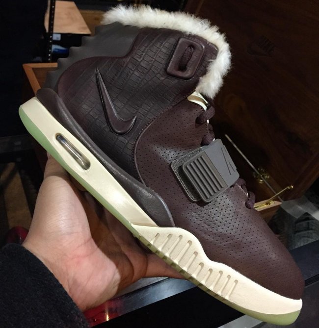 Air Yeezy 2,Nike  Nike Air Yeezy 2 “MTV VMA” 2010 样品实物曝光