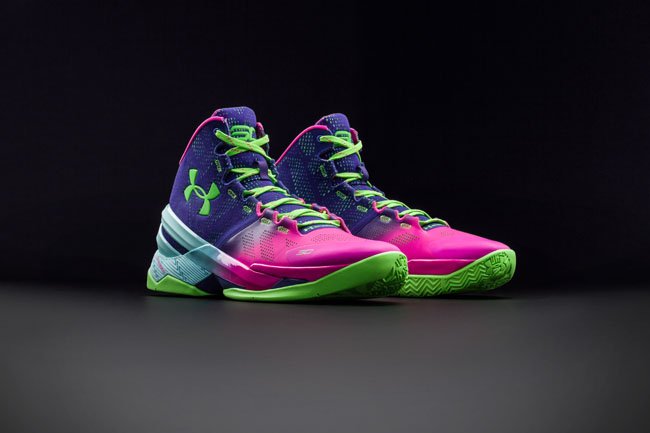 Curry 2,Under Armour  库里圣诞战靴 Under Armour Curry 2 “Northern Light” 即