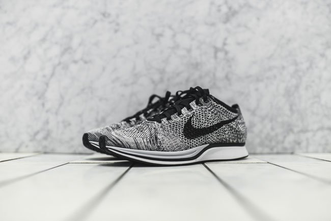 526628-101,Flyknit Racer,Nike 526628-101 Nike Flyknit Racer ＂Oreo＂ 奥利奥雪花现已上架