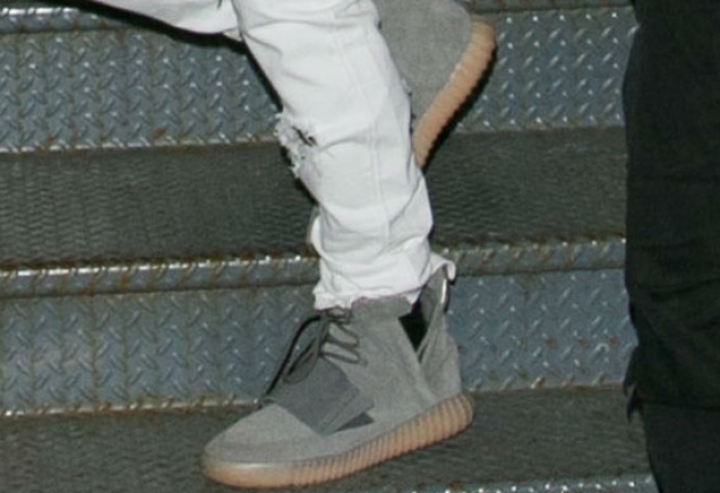 Yeezy 750 Boost,adidas Yeezy 7  侃爷亲着曝光 Yeezy 750 Boost 全新配色