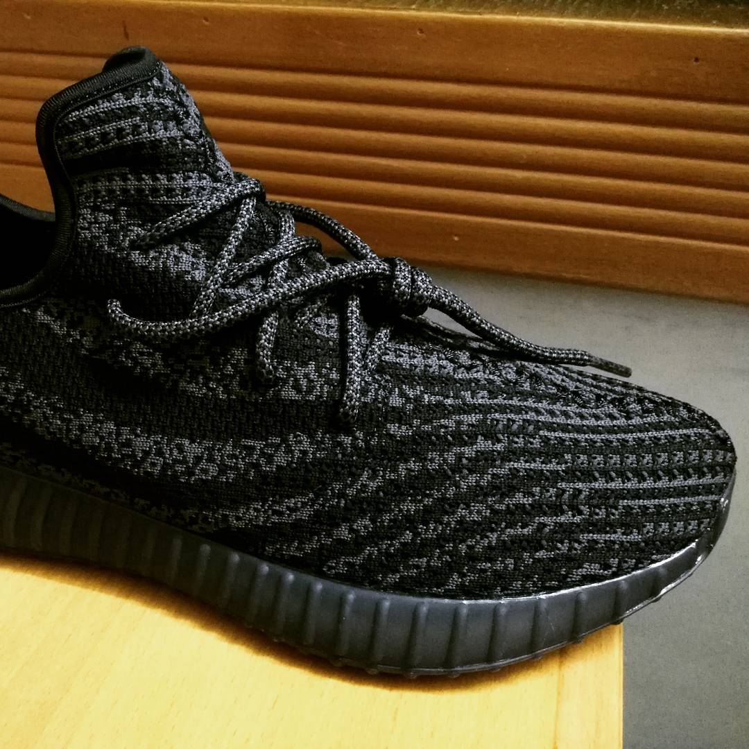 Yeezy 550 Boost,Yeezy  透气性更佳？Yeezy 550 Boost 黑灰条纹配色新图