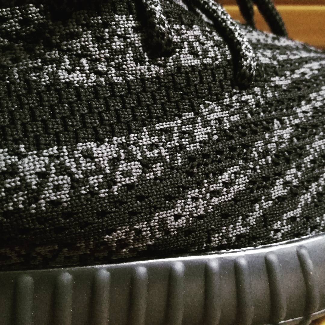 Yeezy 550 Boost,Yeezy  透气性更佳？Yeezy 550 Boost 黑灰条纹配色新图