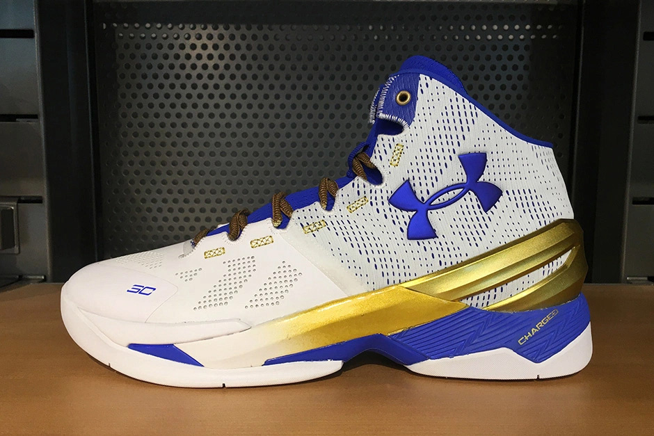 Curry 2,Under Armour  总冠军配色 Under Armour Curry 2 “Gold Rings” 实物新图