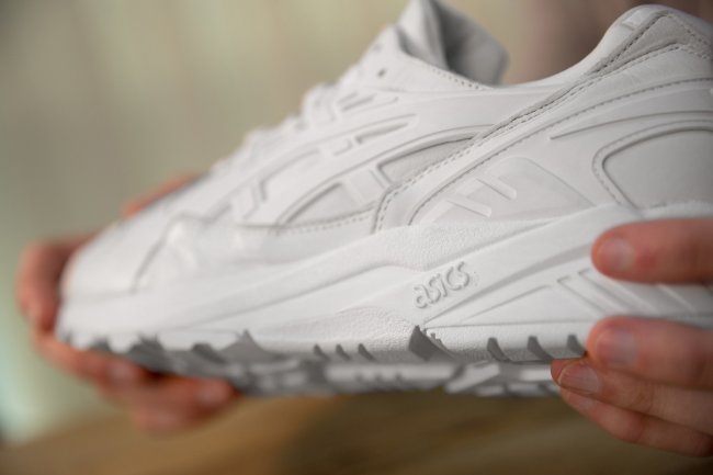 GEL-Kayano Trainer,ASICS  全白降临，size? x ASICS GEL-Kayano Trainer 联名新作