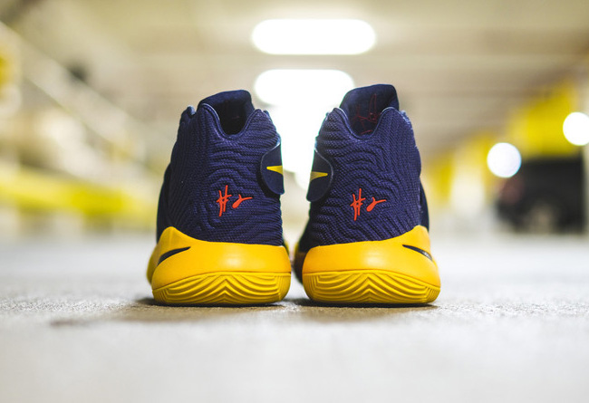 819583-447,Kyrie 2,Nike 819583-447 售价 ￥800，Kyrie 2 “Cavs” 带来纯正的蓝黄骑士配色