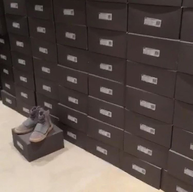 Yeezy 750 Boost,adidas Yeezy 7  卡戴珊网晒 Yeezy 750 Boost 下一款市售配色