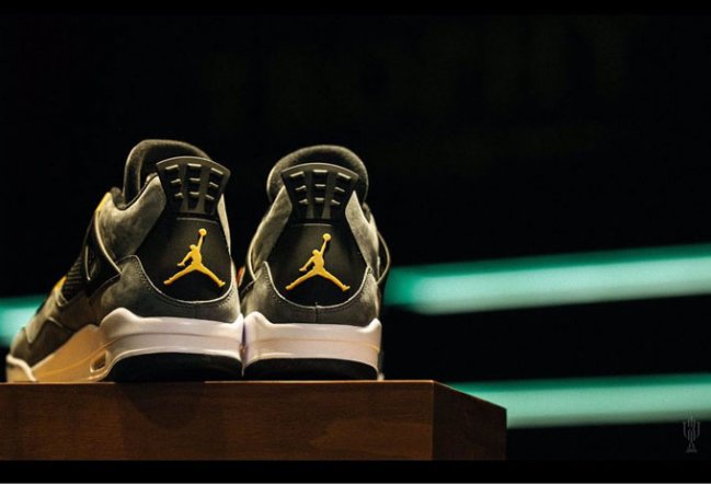 AJ4,Air Jordan 4 AJ4 同样仅此一双，Air Jordan 4 “Trophy Room” 限定版亮相