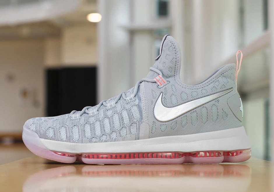 KD9,Nike  Nike 官方带来 KD 9 “Cool Grey” 的清晰展示