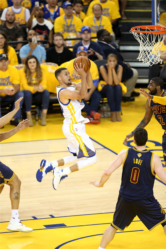 NBA  110-77！勇士主场拿下第二场胜利！