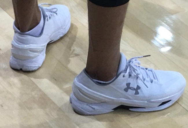 Curry 2,Under Armour,Curry 2 L  库里亲着上脚 Under Armour Curry 2 Low “Chef”