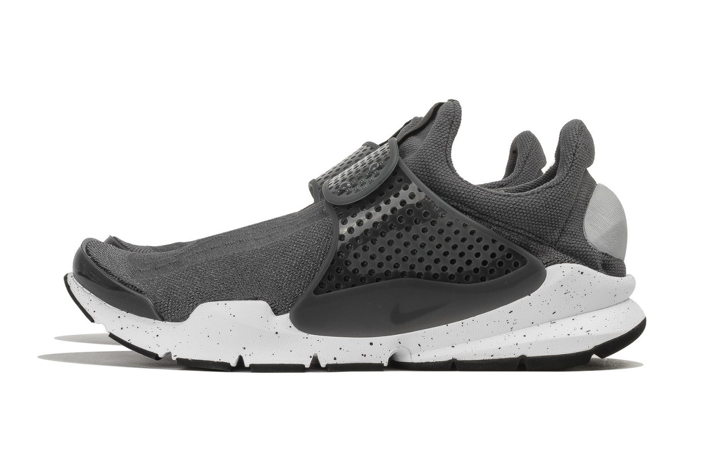 Sock Dart，Triple Black Sock Dart Triple Black 全黑配色，Nike  Sock Dart “Triple Black” 悄然上市