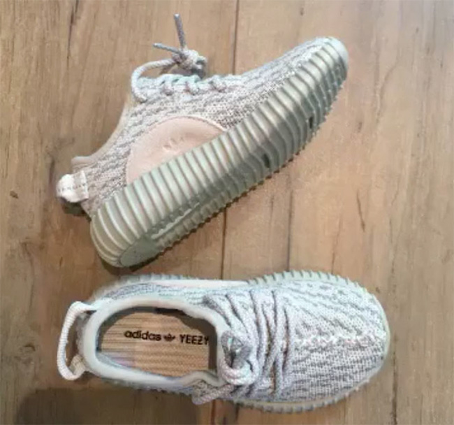 Yeezy 350 Boost,Yeezy 550 Boos  即将发售！金卡戴珊网晒 Yeezy 350 Boost 婴儿鞋款