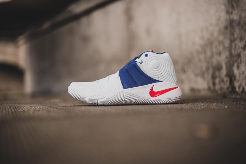 819583-164,Nike Kyrie II 819583-164 售价 ￥899，Kyrie 2 “4th of July”美国独立日配色现已发售