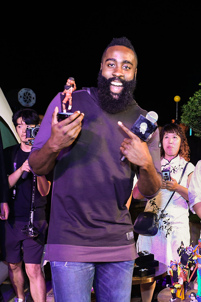j harden 1,adidas  哈登降临北京夜店!