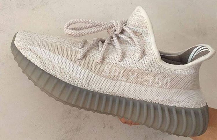 Yeezy 350 Boost V2,Yeezy 350  不会市售，Yeezy 350 Boost V2 “Oxford Tan” 为亲友限定配色