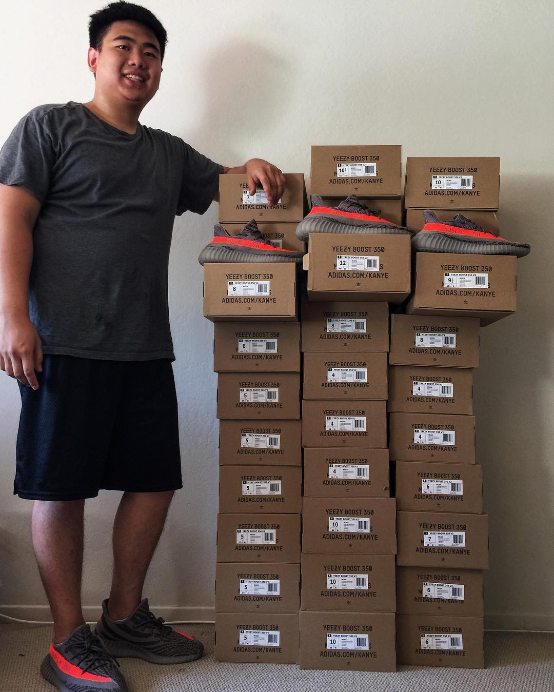 Yeezy 350 Boost,Yeezy  低调点会死？华裔鞋贩 Allen Kuo 网晒椰子 350 V2 提前货