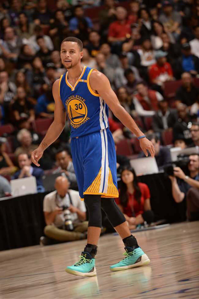 UA,Under Armour Curry 3  勇士球员首场季前赛穿什么鞋