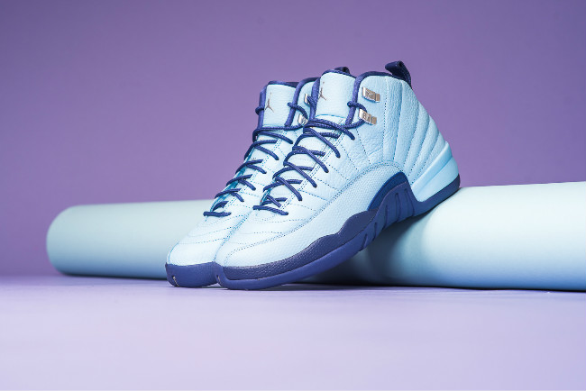 AJ12,Air Jordan 12  黄蜂配色！Air Jordan 12 Retro“Purple Dust” 细节图