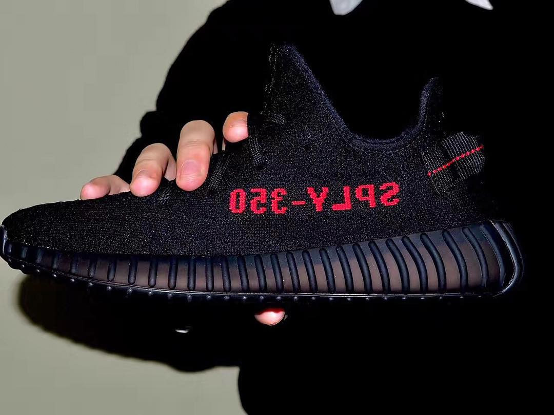 Yeezy 350 Boost V2,Yeezy 350 B  侃爷亲着版本 Yeezy 350 Boost V2 黑红配色也将发售！