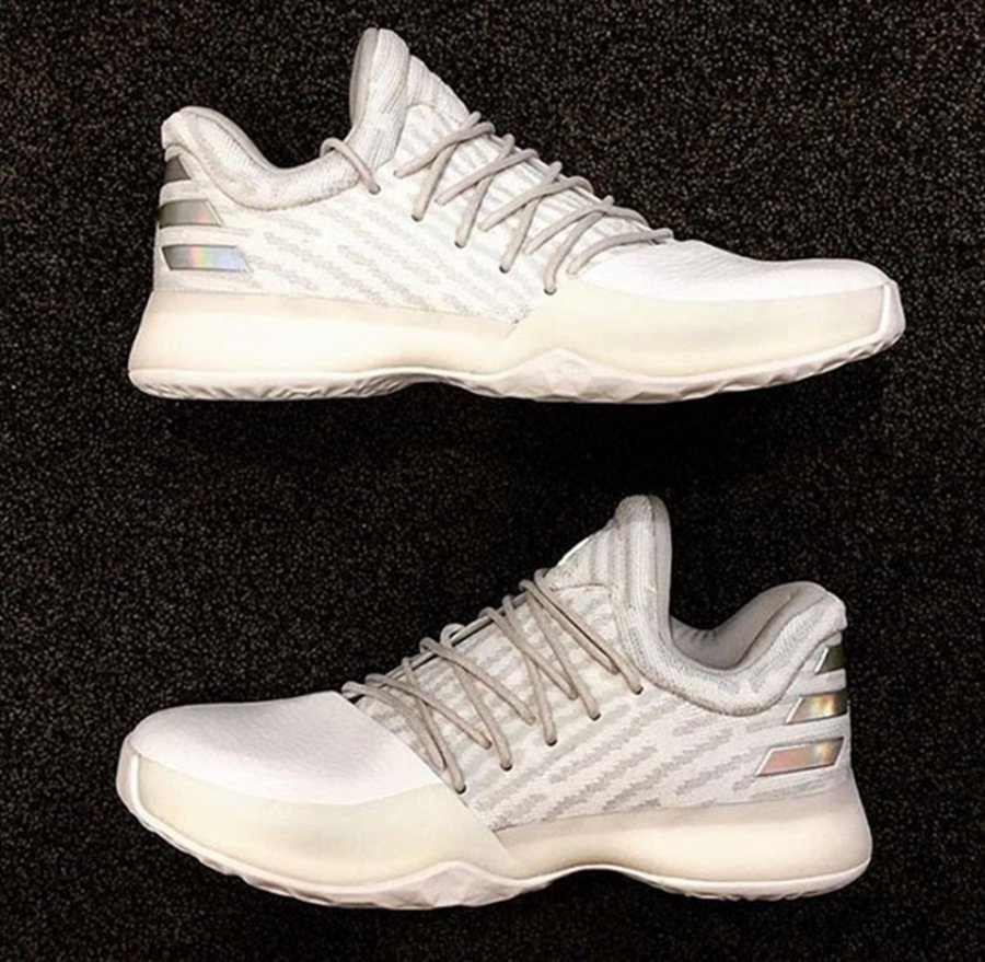 adidas,Harden Vol.1  圣诞配色曝光！adidas Harden Vol.1 白银实物近览