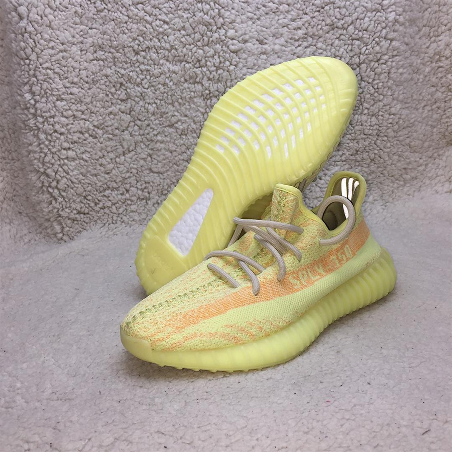 Yeezy 350 Boost V2,Yeezy 350 B  这双 Yeezy 看了眼睛受不了，买了钱包受不了！