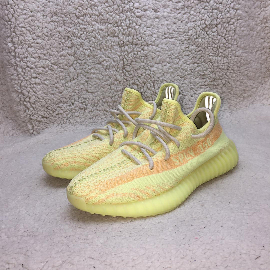 Yeezy 350 Boost V2,Yeezy 350 B  这双 Yeezy 看了眼睛受不了，买了钱包受不了！