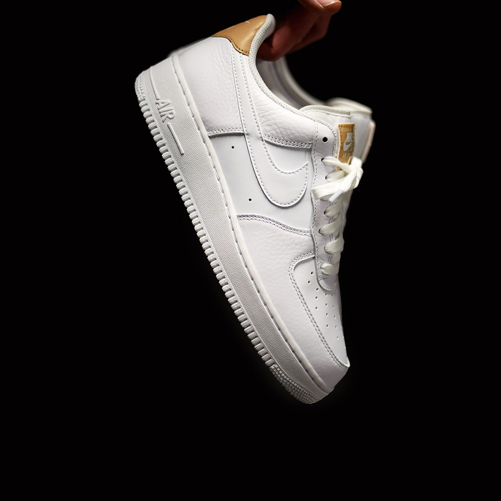 Nike, Air Force 1  鞋舌极具特点！新款白色 Air Force 1 实物近赏