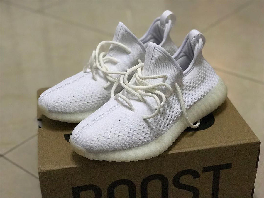 Yeezy 350 Boost V2,Yeezy 350 B  纯白镂空新配色，这双 Yeezy 又有新图曝光