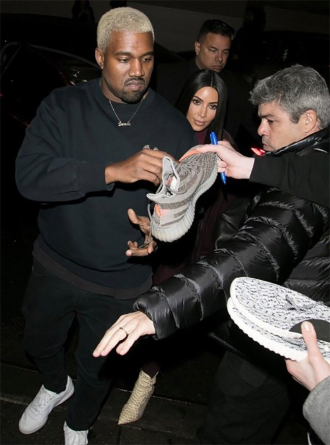 Yeezy 350 Boost,Kanye West  到底看到了什么？让侃爷懵逼又有点小愤恨！