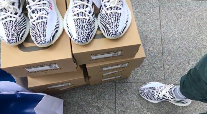 CP9654,Yeezy 350 Boost,Yeezy 3 CP9654 白斑马 Yeezy 的发售堪比万圣节狂欢