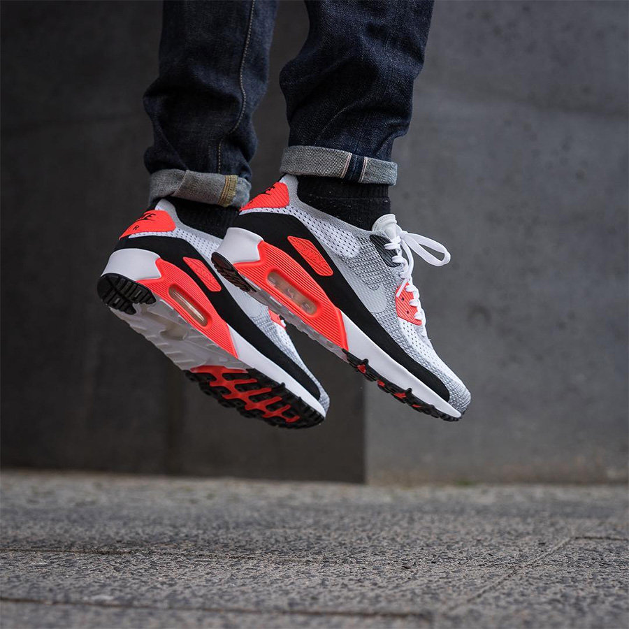 875943-100,Air Max 90,Nike 875943-100 你知道世界上第一款 Infrared 红外线配色球鞋是哪双吗？