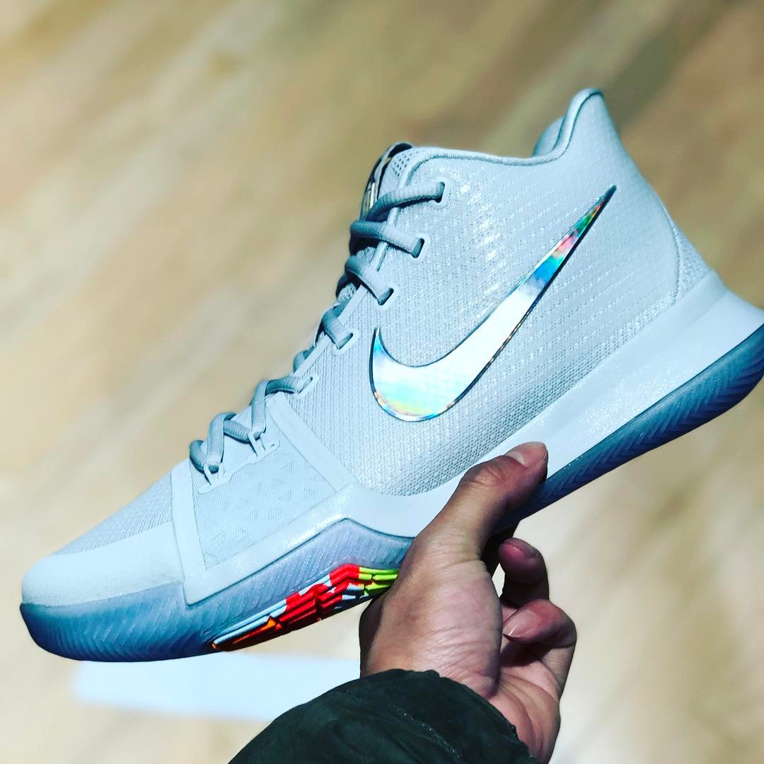 Nike,Kyrie 3  亮眼新配色！Kyrie 3 “Time To Shine” 新配色曝光