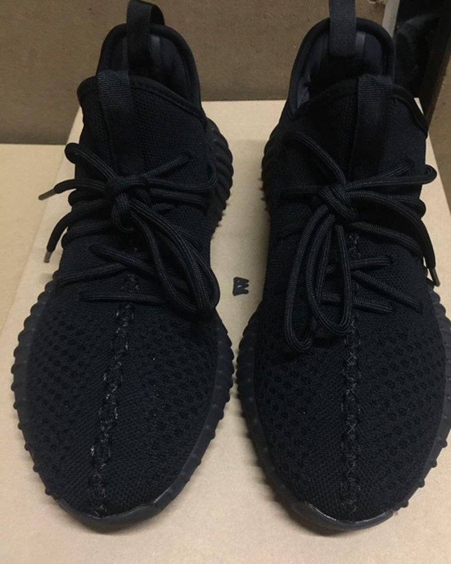 Yeezy 350 Boost V2,adidas  又出现一款镂空设计的 Yeezy！这回可不怕脏了