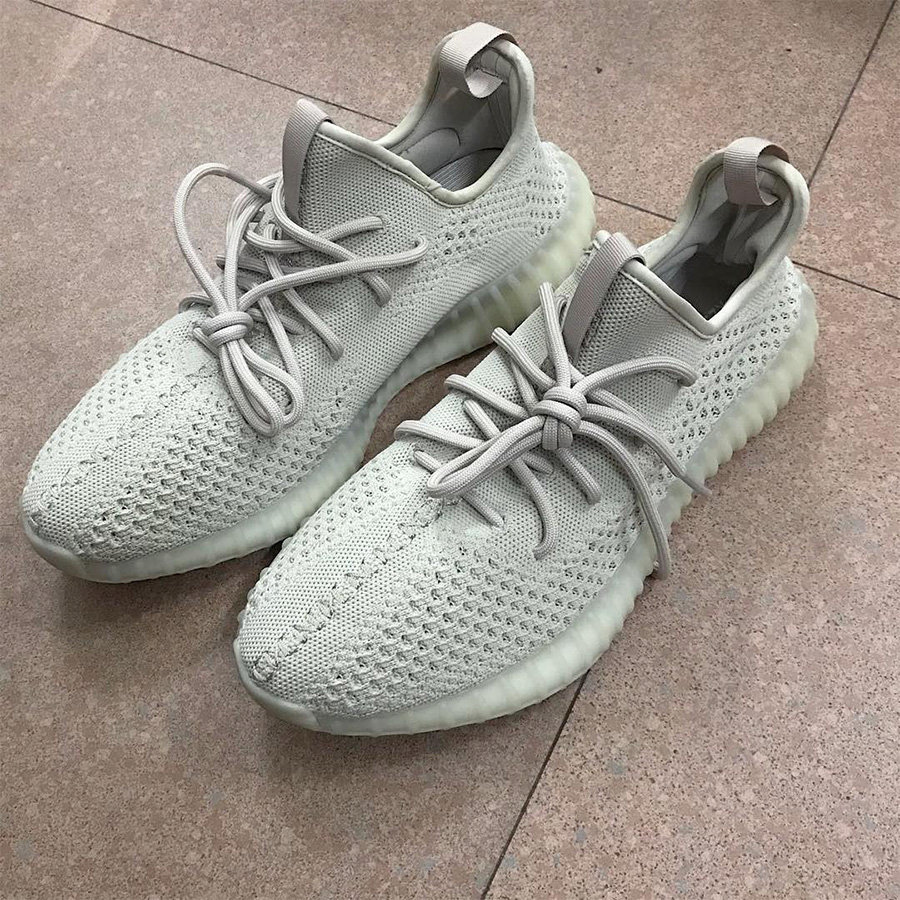 Yeezy 350 Boost V2,Yeezy 350 B  目前已经有 3 款镂空版本 Yeezy 350 Boost V2 曝光