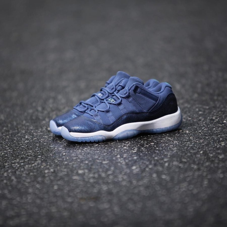 Air Jordan 11 Low GS,AJ11,5805  绝美鞋面纹理！蓝月亮 Air Jordan 11 Low GS 实物亮相