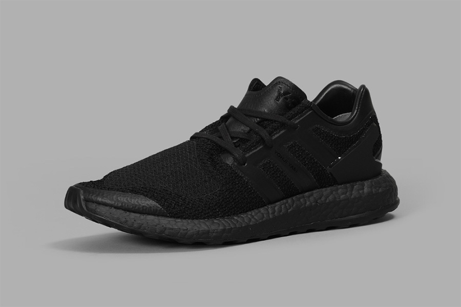 Pure Boost,Y-3  黑得挺彻底！Y-3 Pure Boost “Triple Black” 再现黑武士装扮