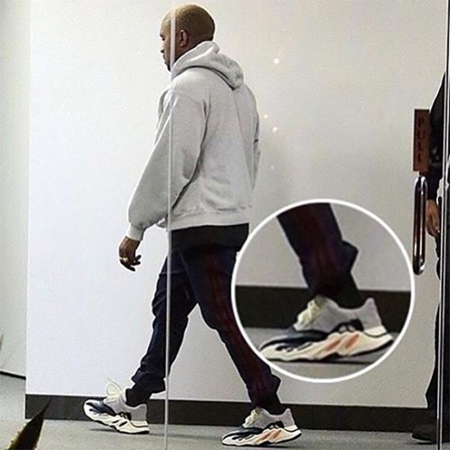 Yeezy Runner,Yeezy  侃爷新鞋 Yeezy Runner 预计将在 10 月份发售