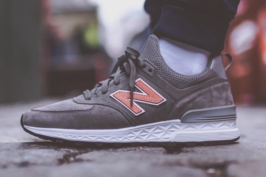 Ronnie Fieg,Dover Street Marke  多达 28 种的 Logo 设计！New Balance 574S 三方联名实物释出