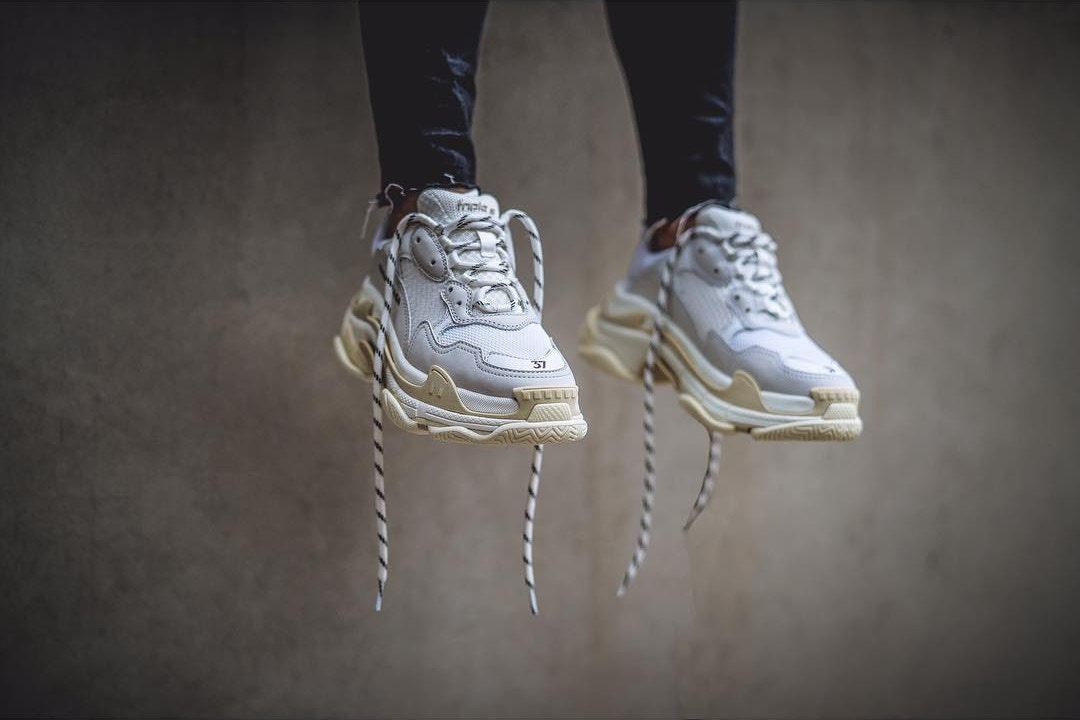 Balenciaga,Triple S  极致复古！全新 Balenciaga Triple S 上脚欣赏