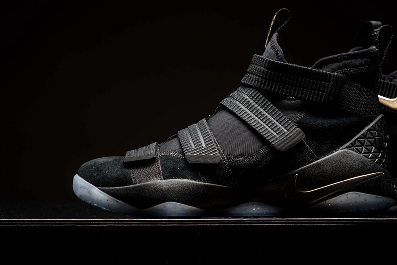 Nike,LeBron Soldier 11  荣耀黑金！全新配色 LeBron Soldier 11 即将登场