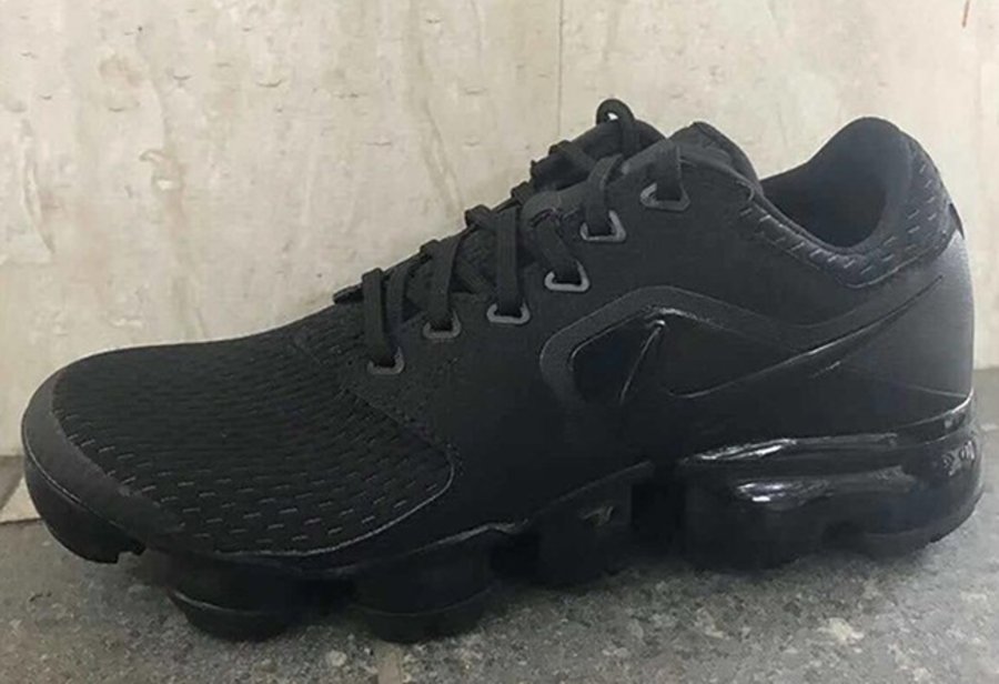 Nike,Air VaporMax  又一全新鞋型！纯黑色 Nike Air VaporMax 曝光