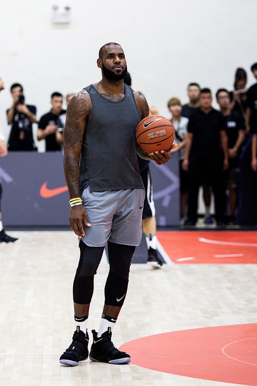 今年最低调也最火爆的中国行詹姆斯这两天都干了什么